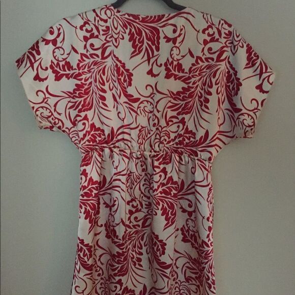 Beautiful Red Satin Swirl Top - Picture 4 of 4